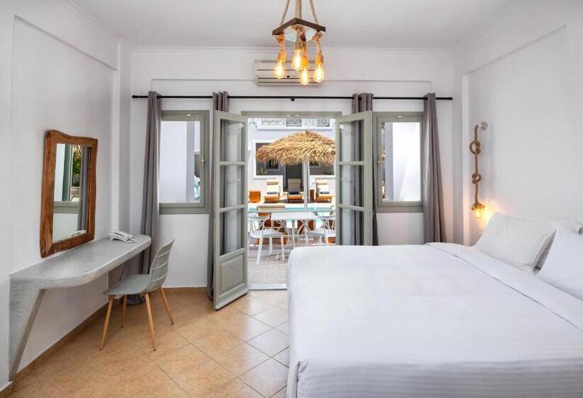اتاق استاندارد با چشم‌انداز استخر, Kalya Suites