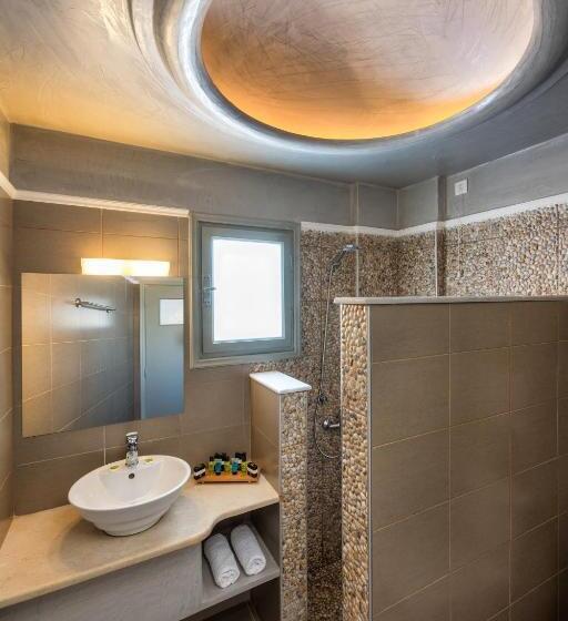 اتاق استاندارد با چشم‌انداز استخر, Kalya Suites