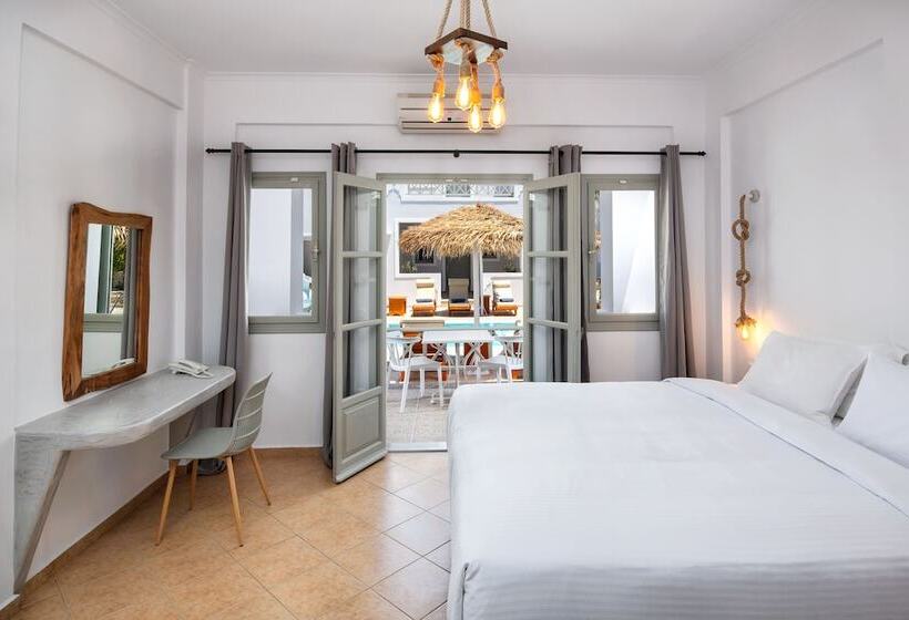اتاق استاندارد با چشم‌انداز استخر, Kalya Suites