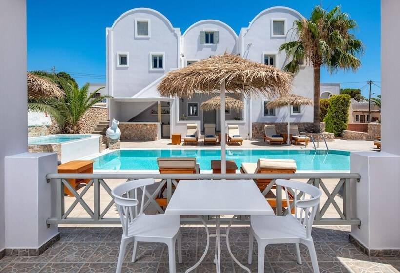 اتاق استاندارد با چشم‌انداز استخر, Kalya Suites