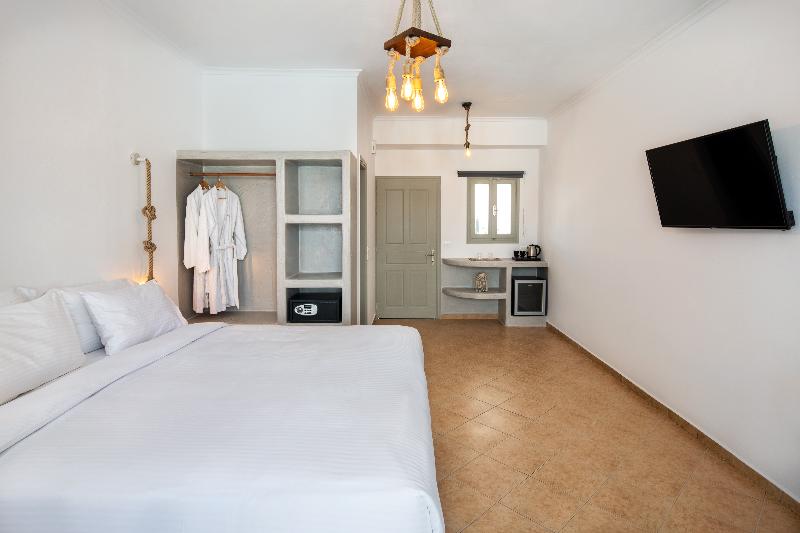 اتاق استاندارد با چشم‌انداز استخر, Kalya Suites