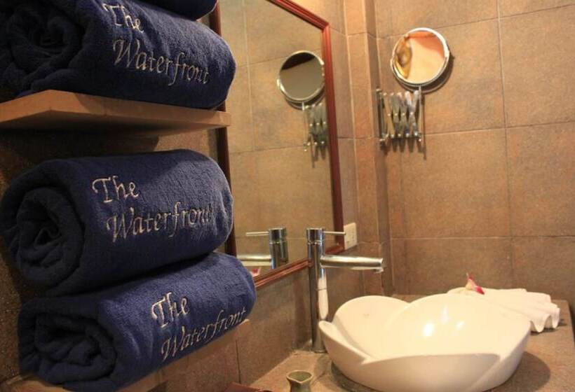بنگله خانوادگی, The Waterfront Hotel At Fishermans Village