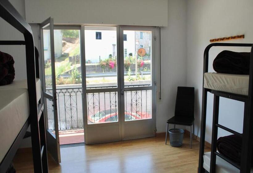 Кровать в Общей Комнате, Albergue Alto Da Pena Exclusive For Pilgrims