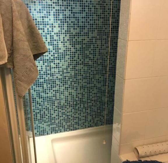 غرفة قياسية, Cove Cott