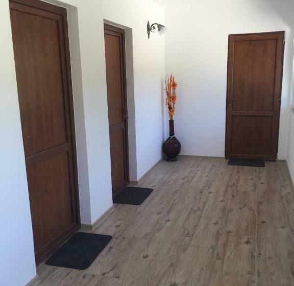 خانه 1 خوابه, Casa Alle