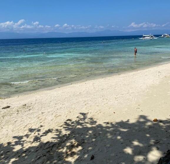 Четырехместный Номер Стандарт с Балконом, Pescador View   Beach Resort & Restaurant