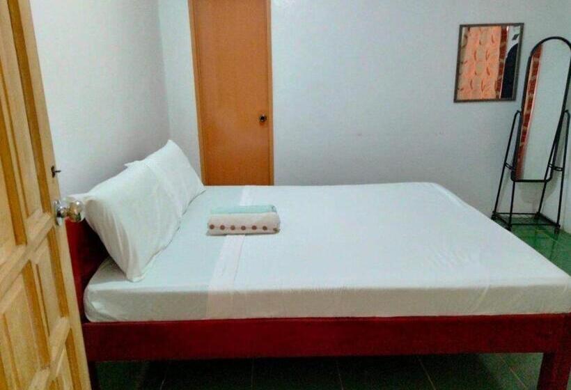 Стандартный внешний трехместный номер с ванной комнатой, Pescador View   Beach Resort & Restaurant