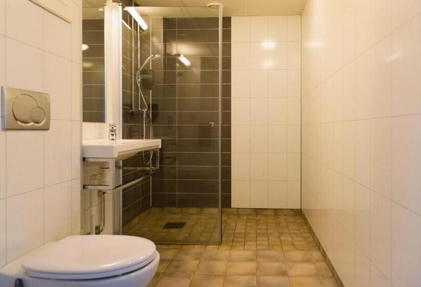 标准三人间, Fast Hotel Svolvær