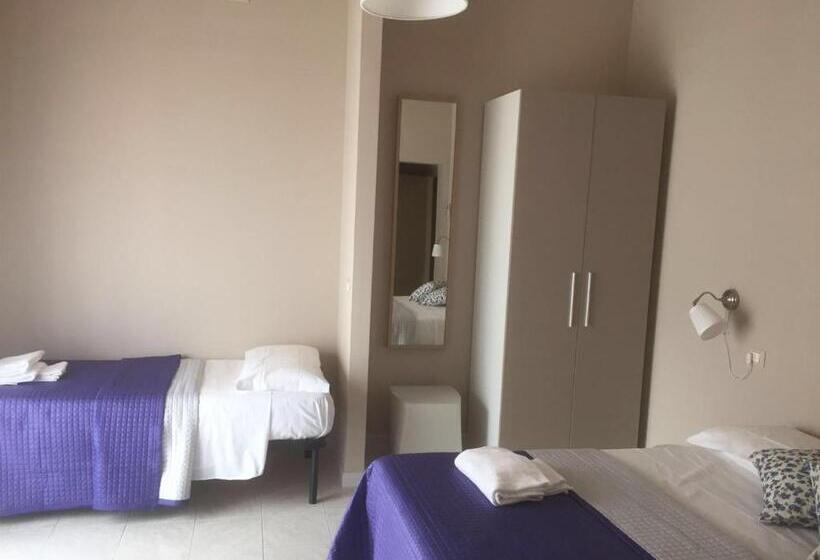 スタンダードトリプルルーム, Hostal Al Porto