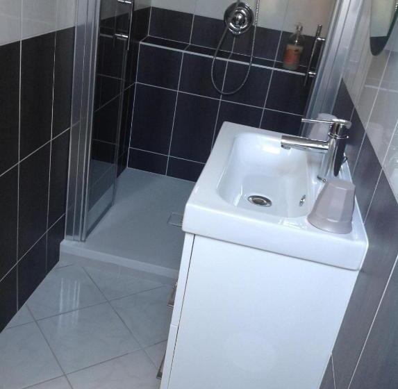 اتاق استاندارد, Au 16 Place Saint Louis