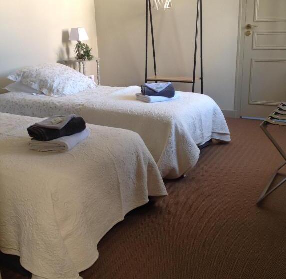 اتاق استاندارد, Au 16 Place Saint Louis