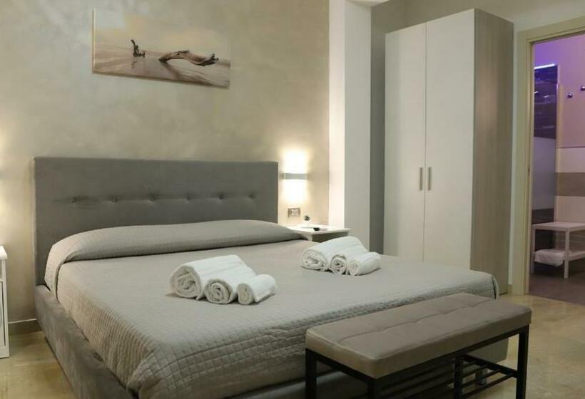 Quarto Estandar com Sacada, Avola My House B&b