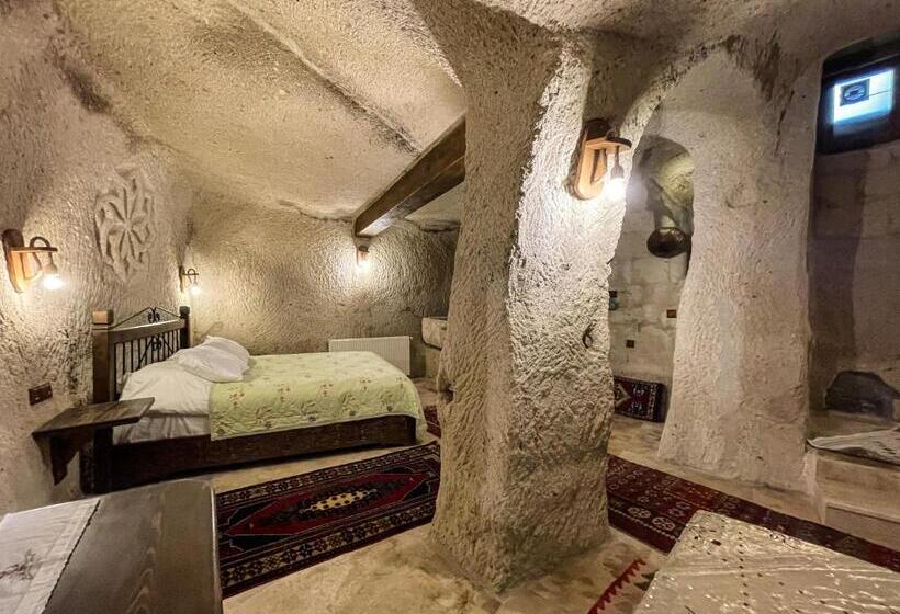 اتاق لوکس, Takunya Cave