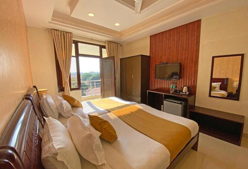 اتاق سوپریور با چشم‌انداز باغ, Nirvana Palace Rishikesh