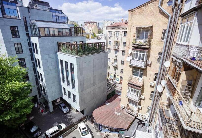اتاق استاندارد با بالکن, Khreshchatyk   Independence Square Apartments