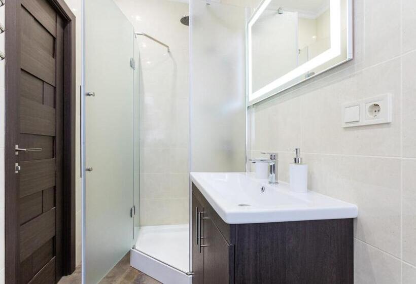 اتاق استاندارد با بالکن, Khreshchatyk   Independence Square Apartments