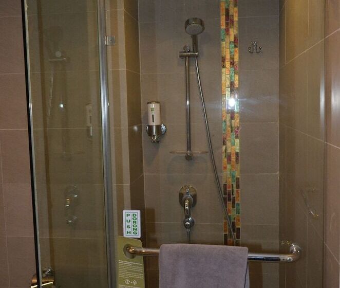 Номер Superior, Ibis Styles Jakarta Airport