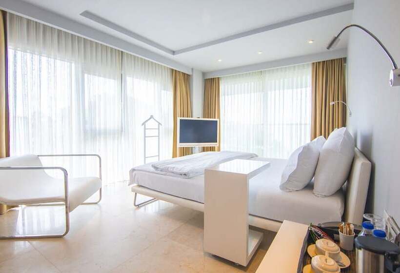 اتاق لوکس با چشم‌انداز دریا, Venn Boutique