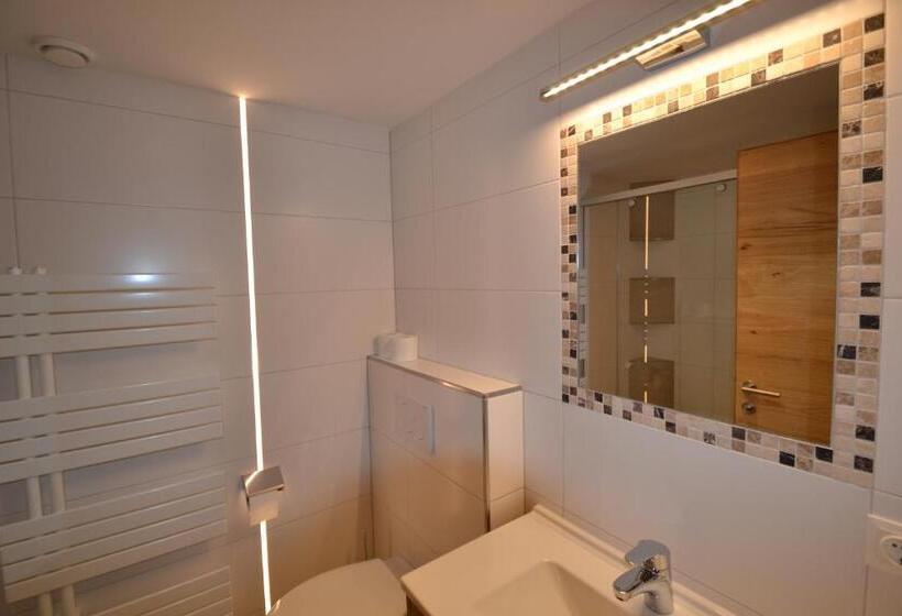 Трехместный Номер Стандарт с Балконом, Jugendhotel Angerhof