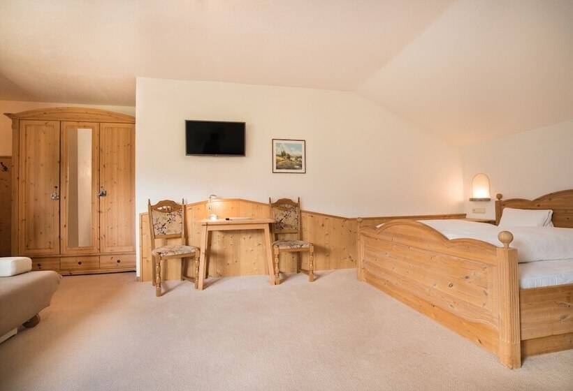 标准三人间, Mineralienhotel Natznerhof