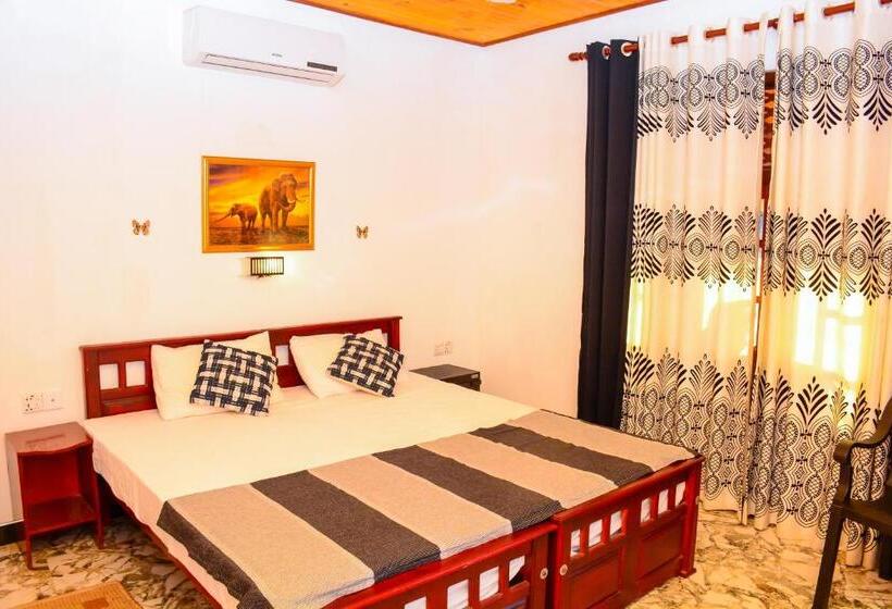 اتاق لوکس, Joseph Family Villa