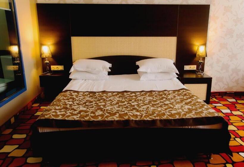 اتاق لوکس خانوادگی, Sapar Standart
