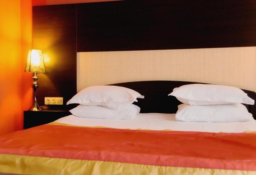 اتاق لوکس خانوادگی, Sapar Standart