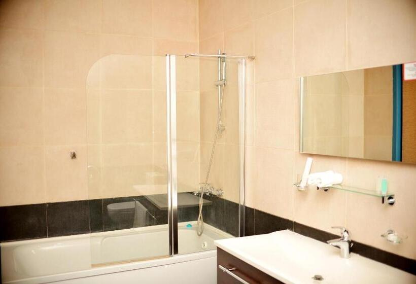 اتاق استاندارد با تراس, Sapar Standart