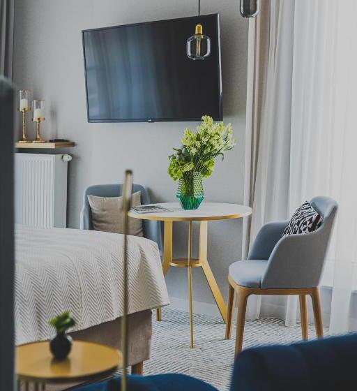Номер Стандарт с Балконом, Royal Tulip Warsaw Centre