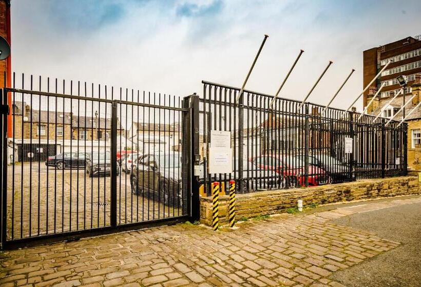 Трехместный Номер Deluxe, Huddersfield Central Lodge