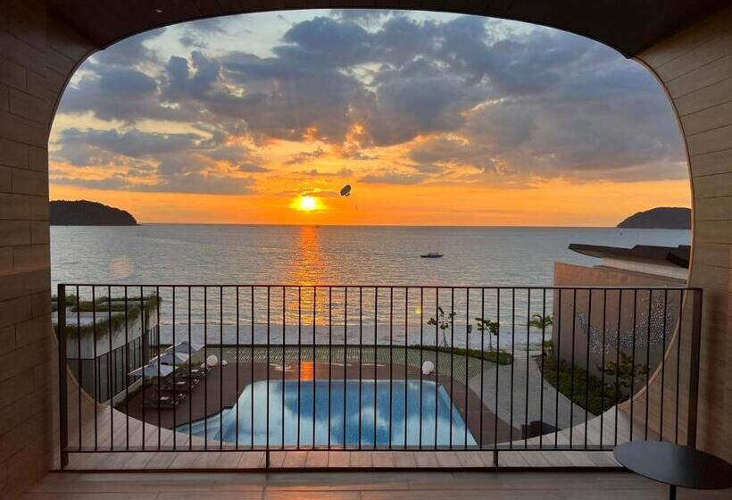 Номер Deluxe Кровать Кинг, Parkroyal Langkawi Resort