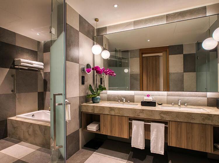 Номер Премиум, Parkroyal Langkawi Resort