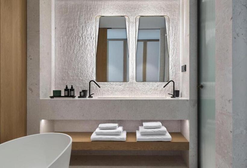 Люкс Кровать Кинг, W Costa Navarino