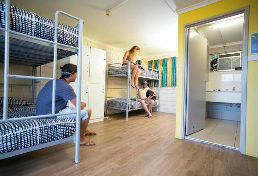 Кровать в Общей Комнате, The Hostel, Airlie Beach