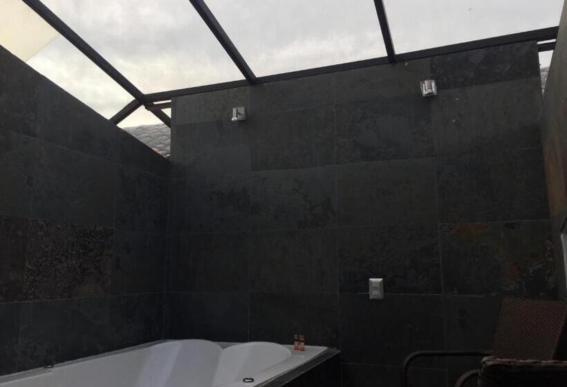 سوییت جونیور, Atiq Boutique