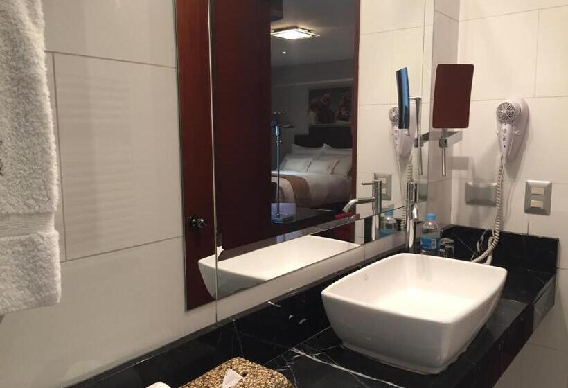 سوییت جونیور, Atiq Boutique