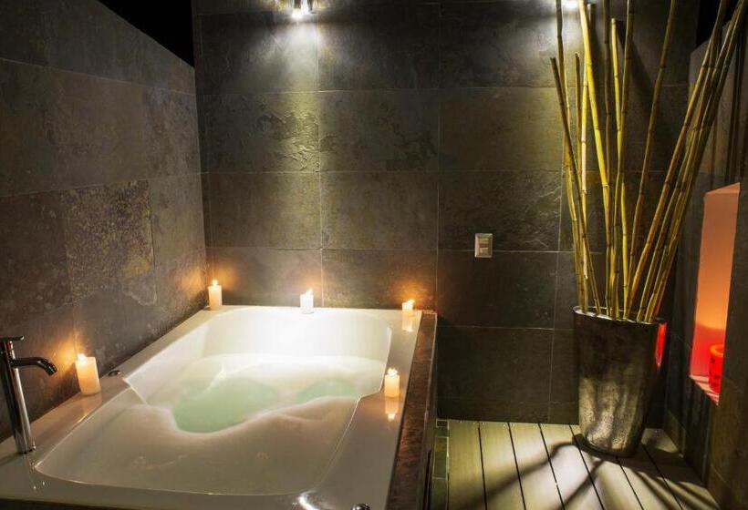 سوییت جونیور, Atiq Boutique