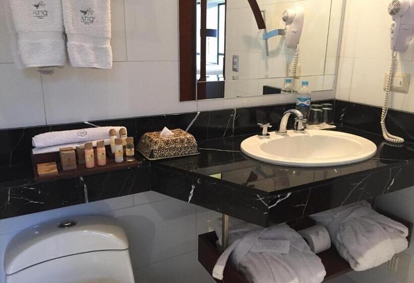 سوییت لوکس, Atiq Boutique