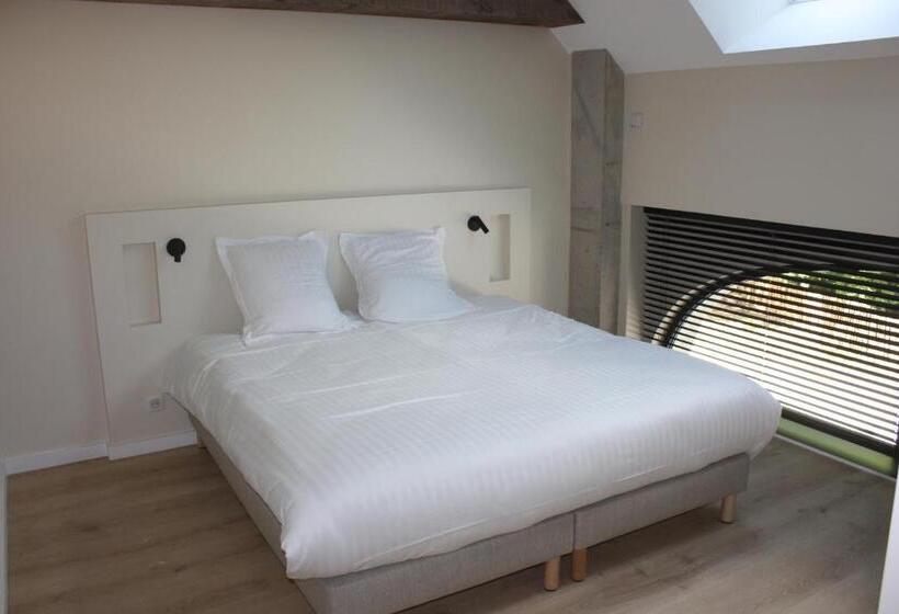 Люкс Вид на Сад, La Ferme Blanche, The Originals Relais
