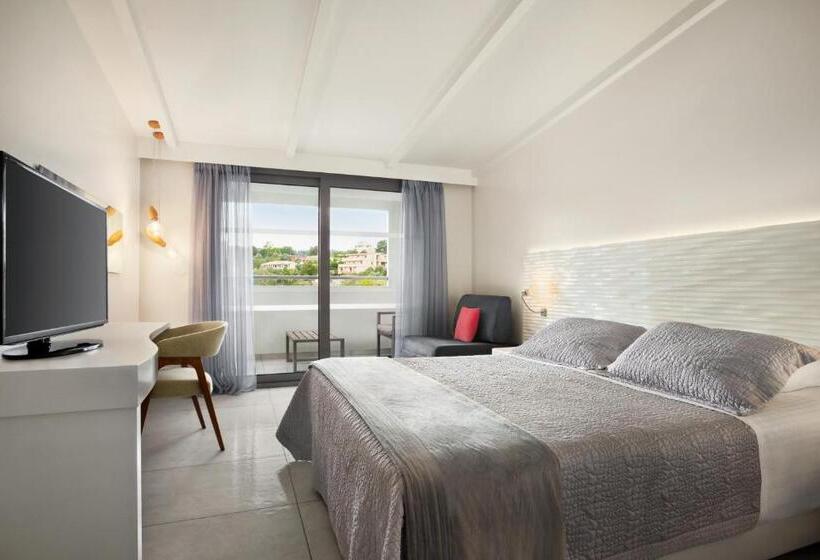 Номер Superior, TRYP by Wyndham Corfu Dassia
