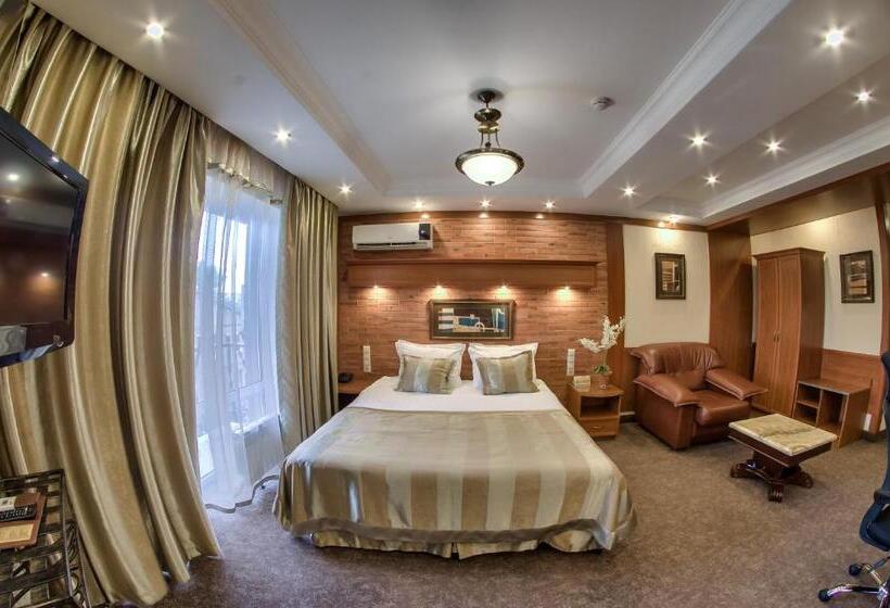 سوییت جونیور, Uyut Almaty
