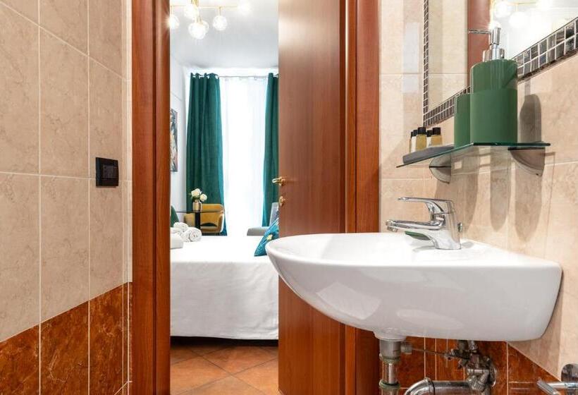 اتاق استاندارد سه نفره, Colosseo Relais