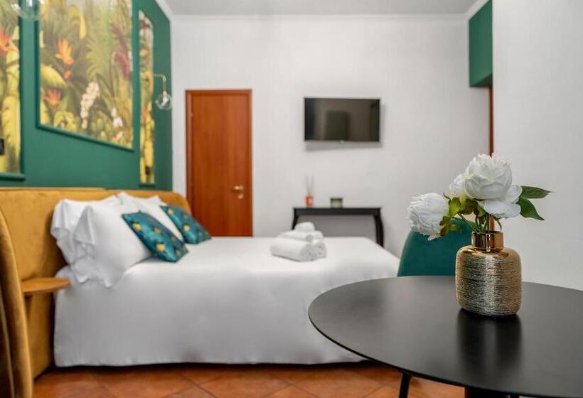 اتاق استاندارد سه نفره, Colosseo Relais