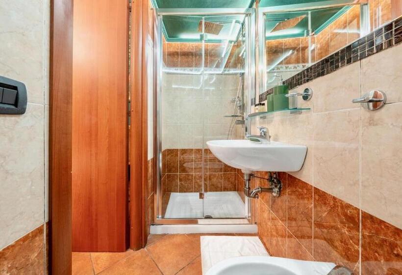 اتاق استاندارد, Colosseo Relais