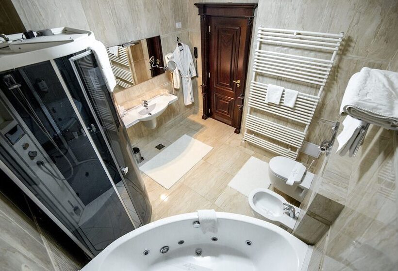 Family Suite, Golden House