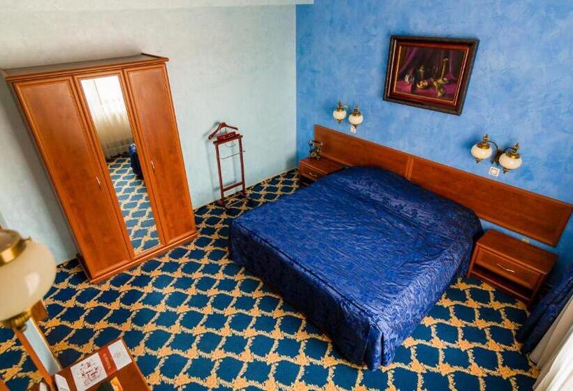 Полулюкс Одноместный с Террасой, Golden House
