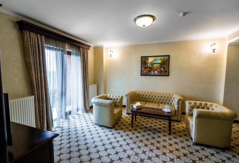 Family Suite, Golden House