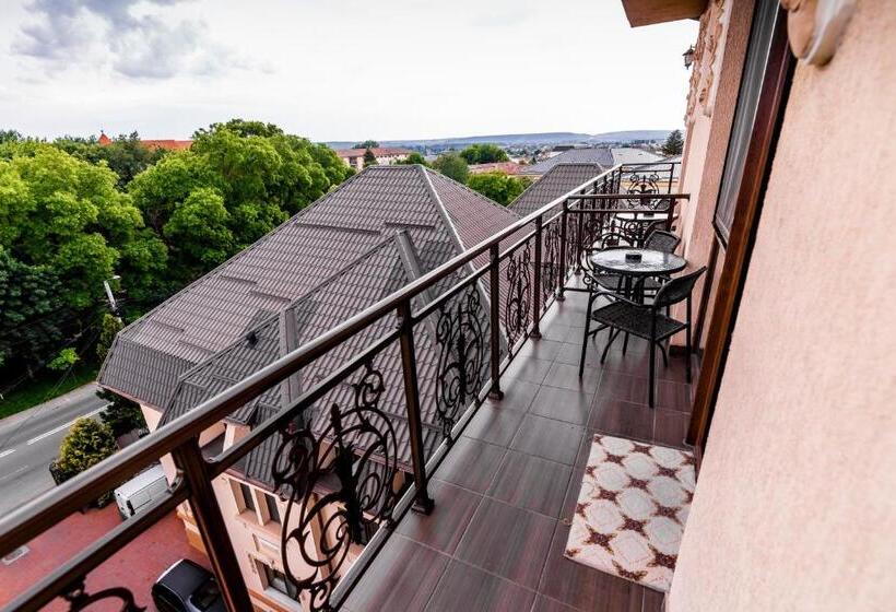 Номер Стандарт с Балконом, Golden House