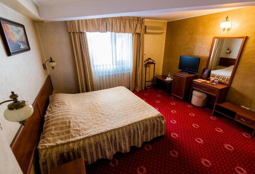 Номер Economy, Golden House