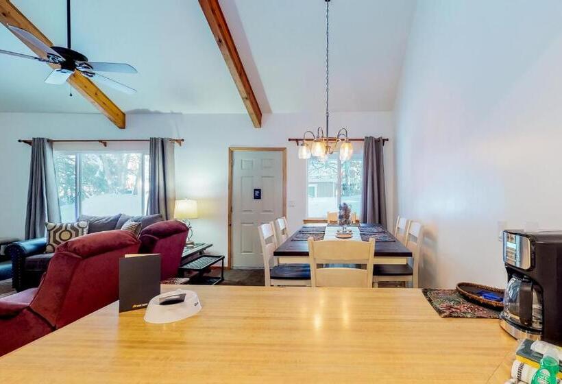 带2个卧室的公寓, Pinewood Delightful Retreat